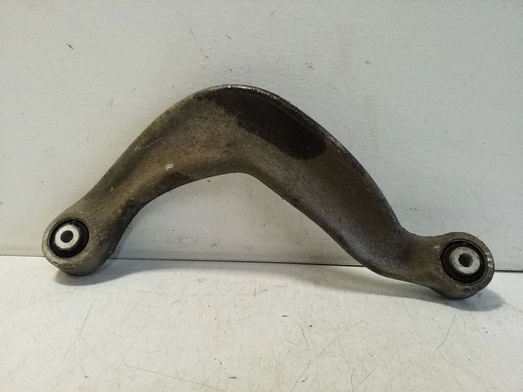 Tagumine õõtshoob 8K0505323H