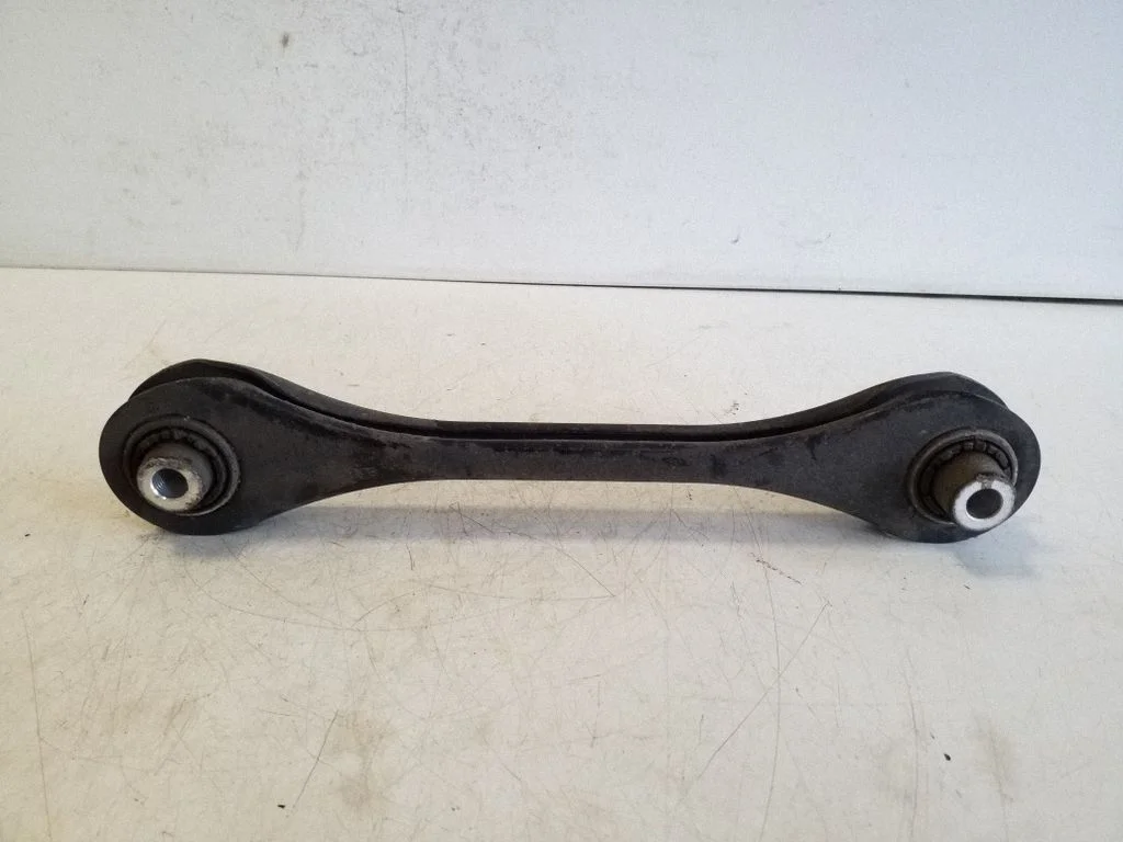 Rear control arm – left