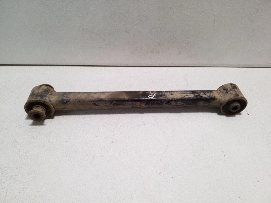 Rear control arm – right