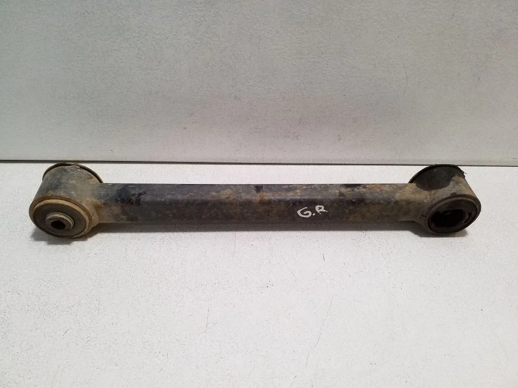 Rear control arm – right