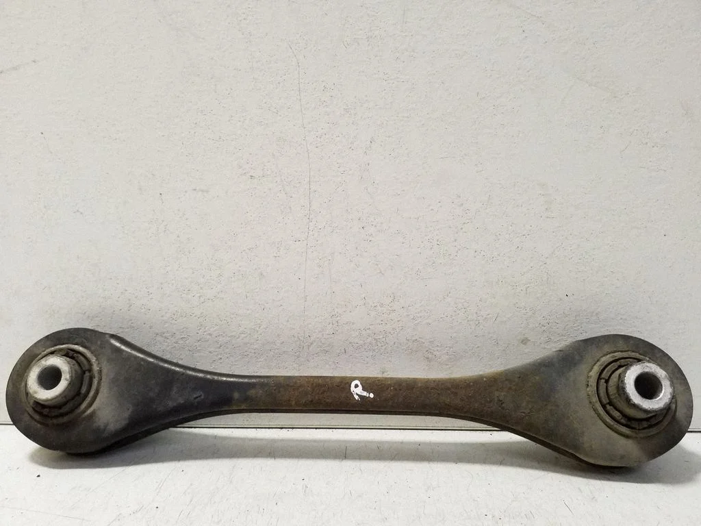 Rear control arm – right