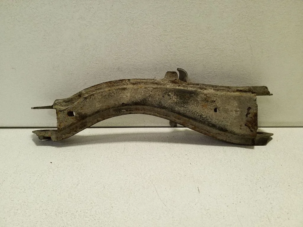 Rear control arm – right