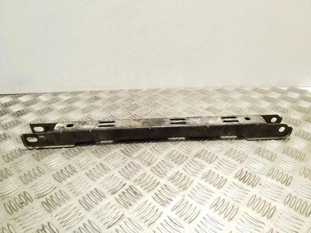 Rear control arm – right