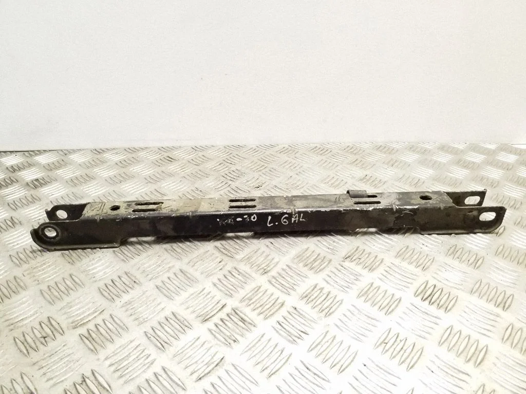 Rear control arm – left