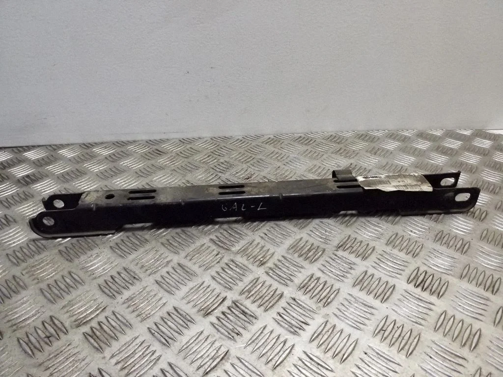 Rear control arm – left