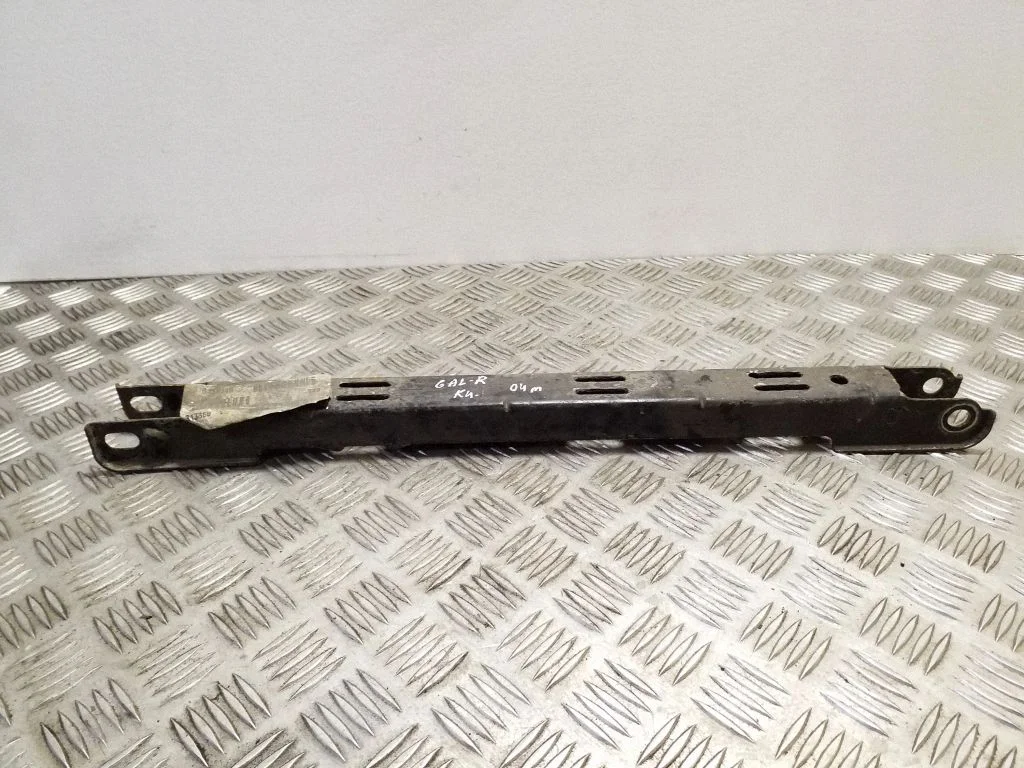 Rear control arm – right