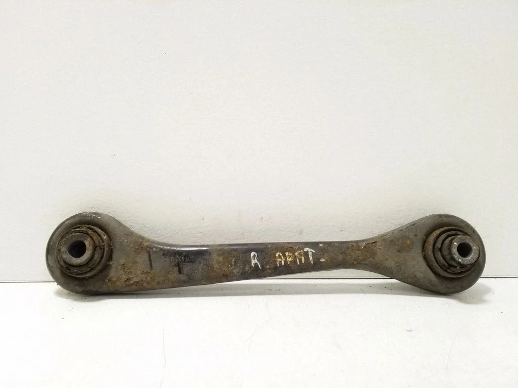 Rear control arm – right