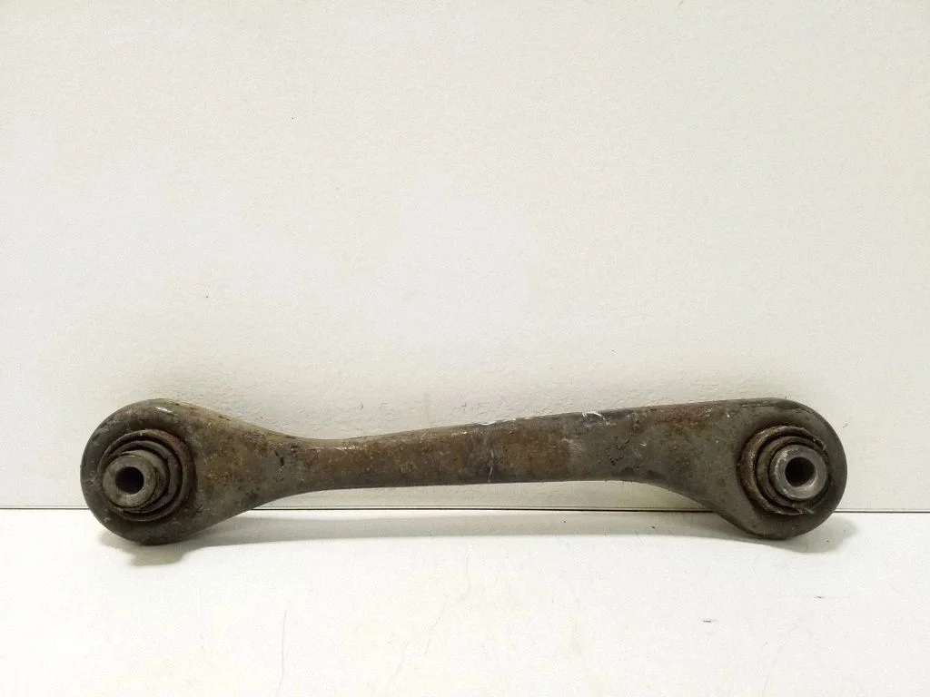 Rear control arm – right