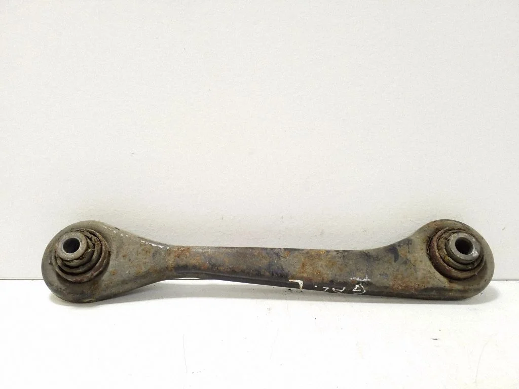 Rear control arm – left