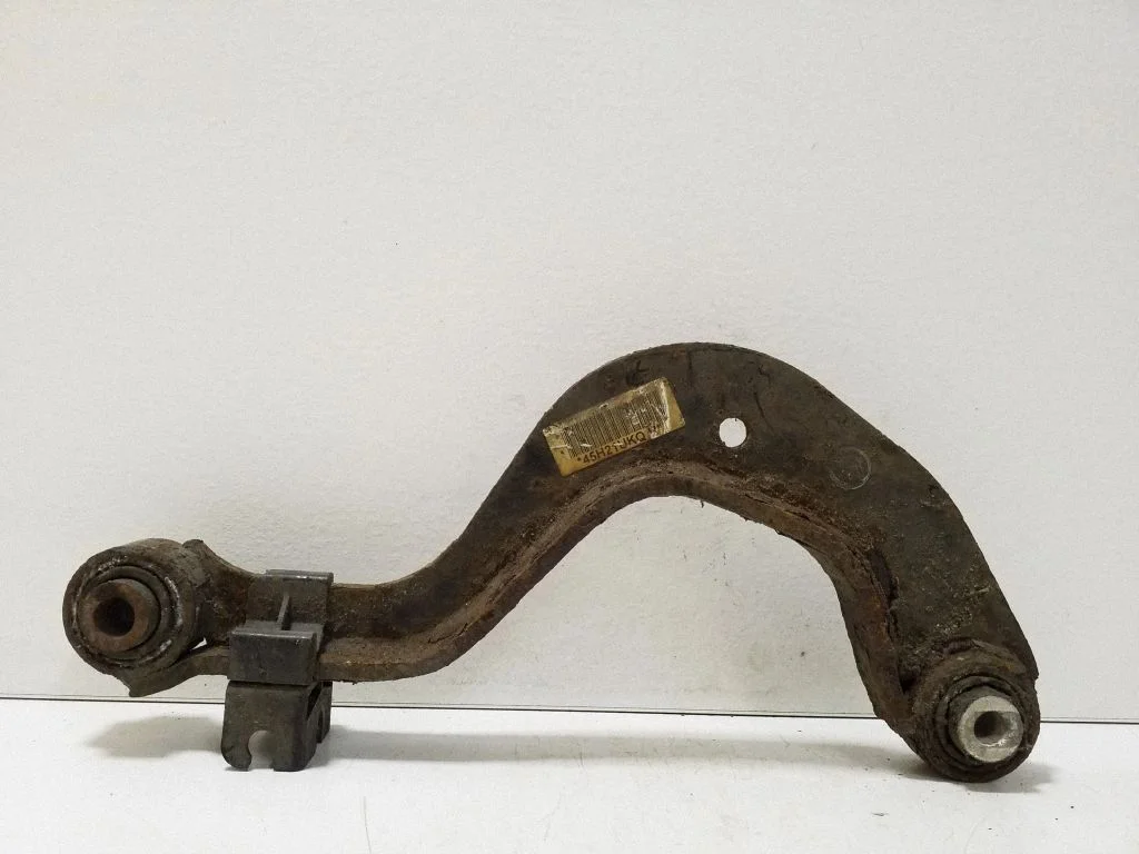 Rear control arm – right