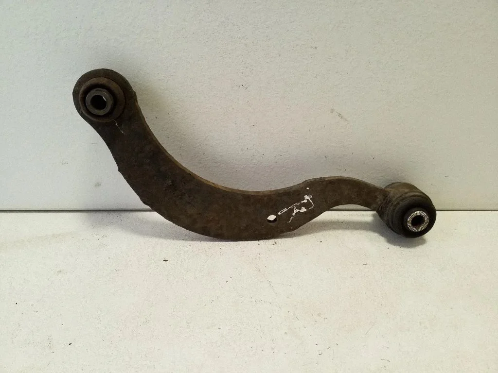 Rear control arm – right