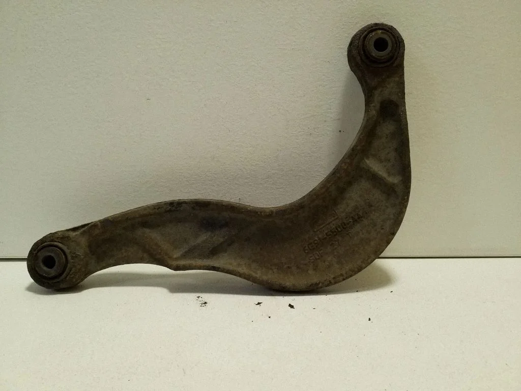 Aizmugurējā svira 6G915500AA
