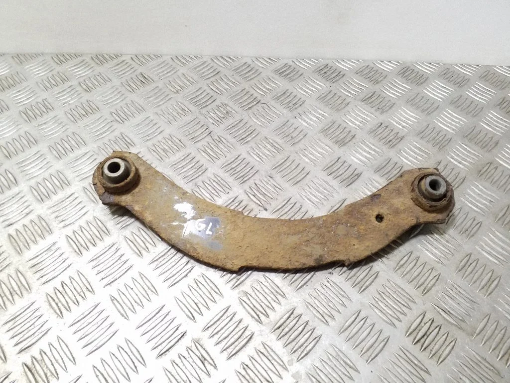 Rear control arm – left