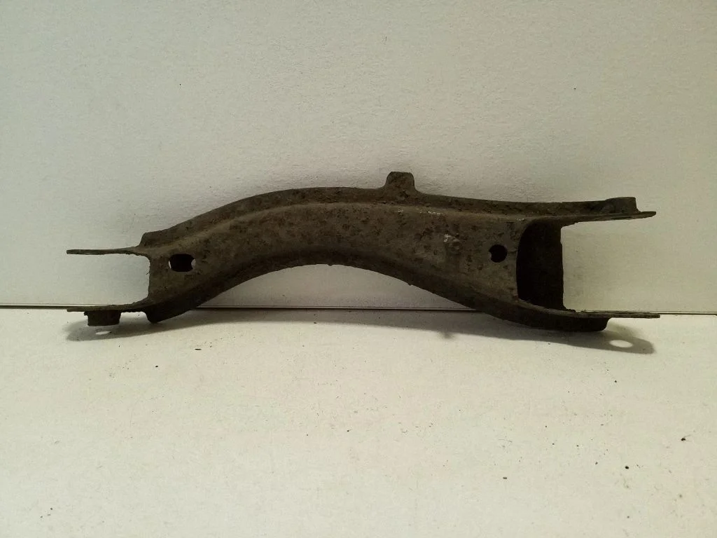 Rear control arm – Volvo S80 (1999-2003)