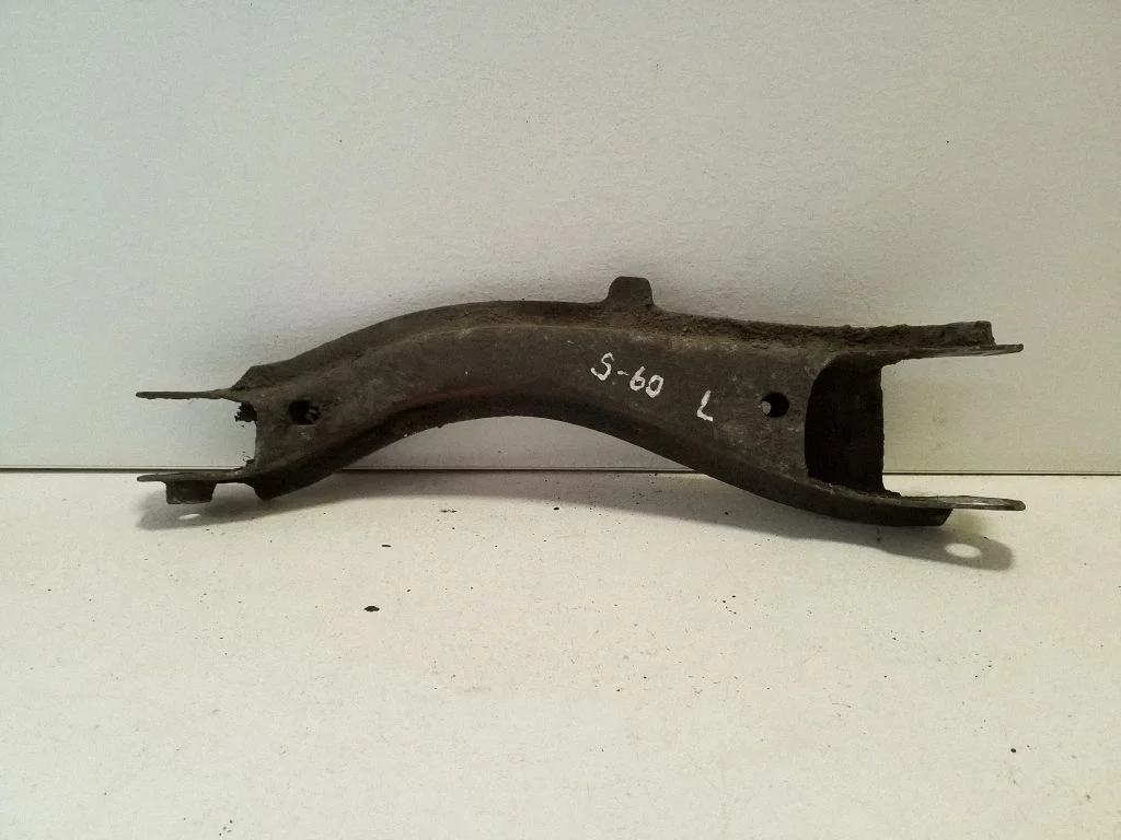 Rear control arm – left