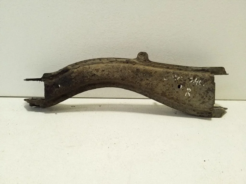 Rear control arm – right
