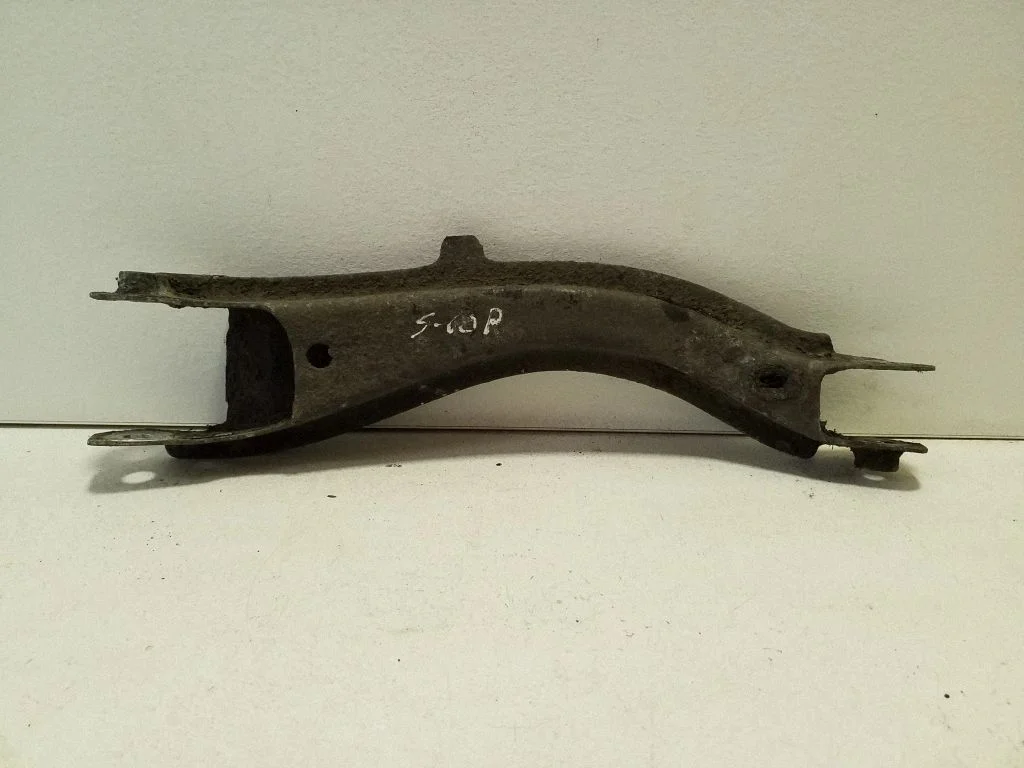 Rear control arm – right