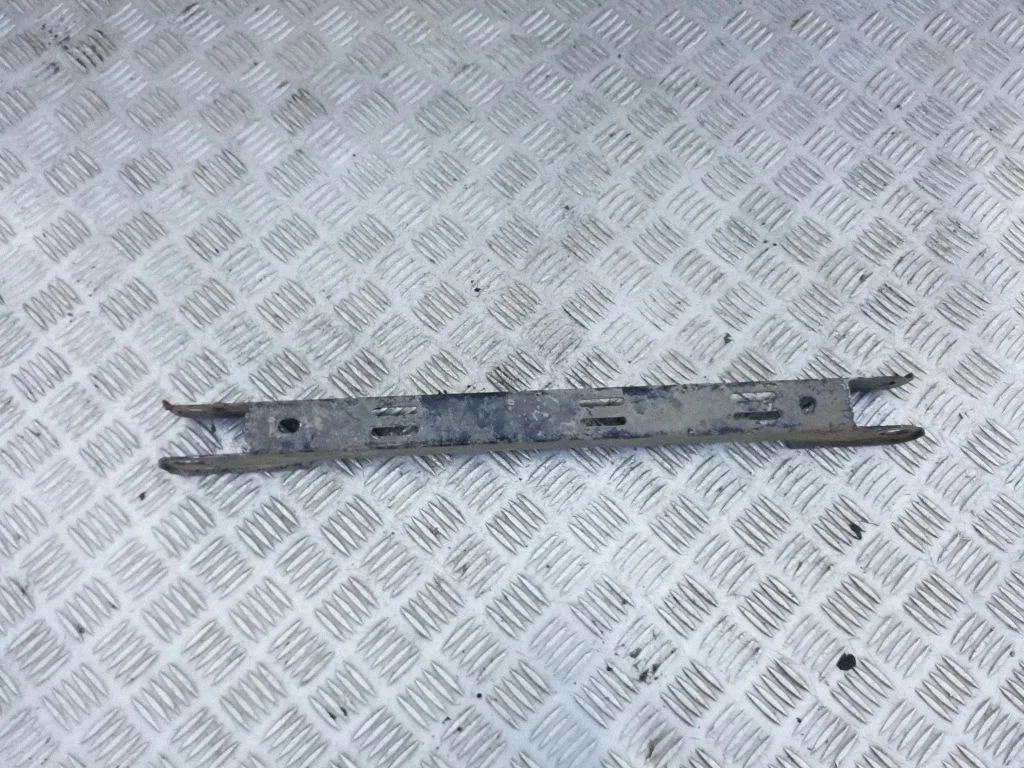 Rear control arm – rear left