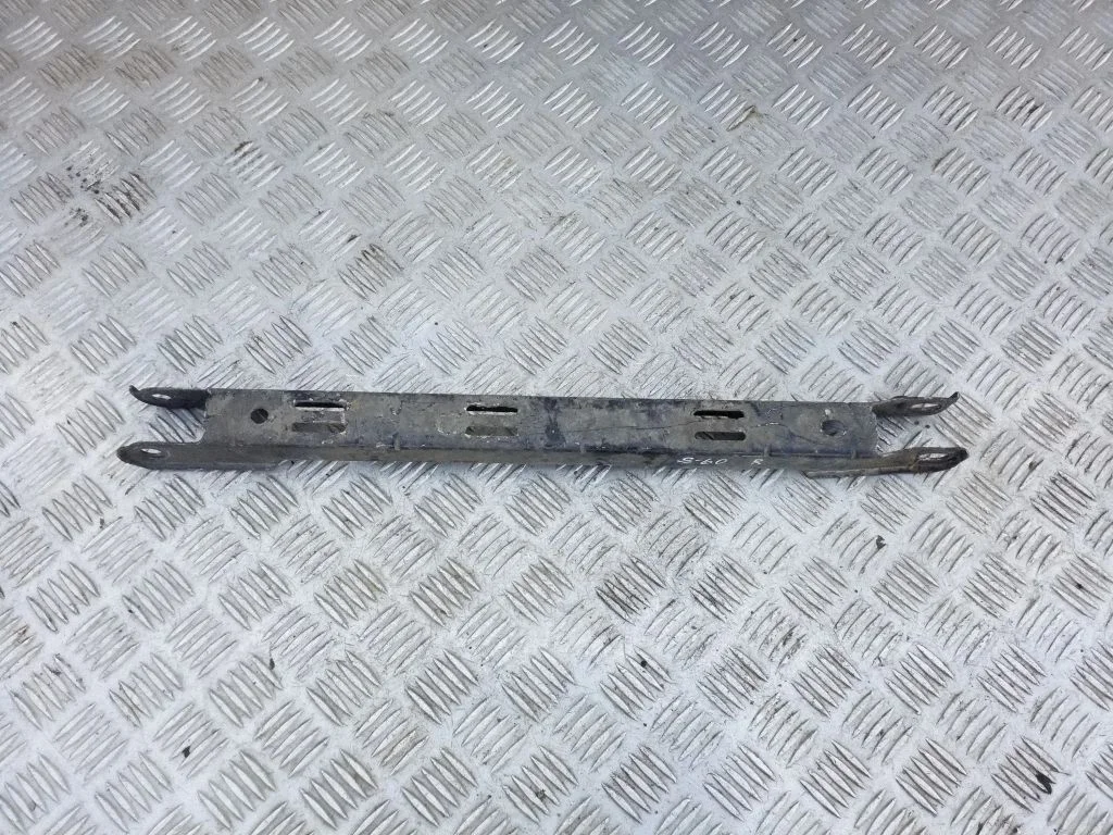 Rear control arm – rear right