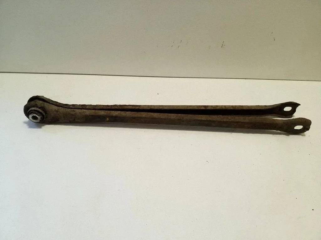 Rear control arm – right