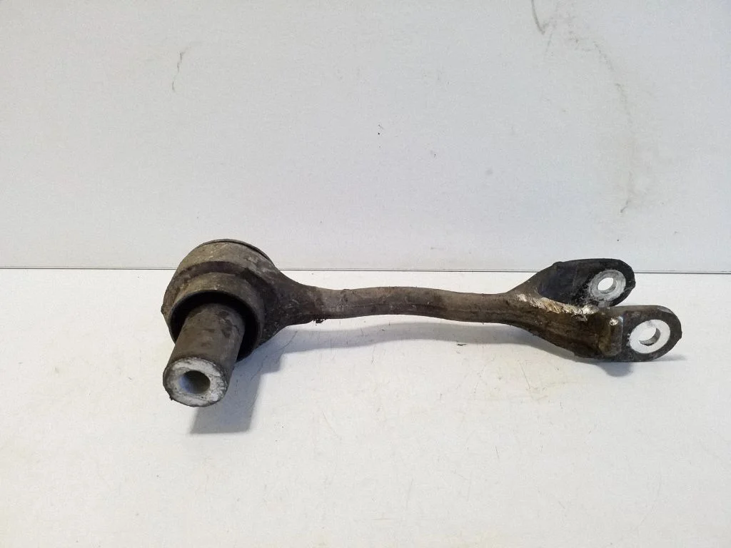 Rear control arm – left