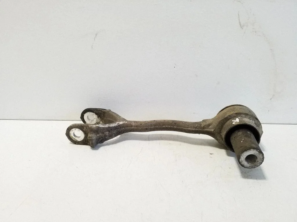 Rear control arm – right
