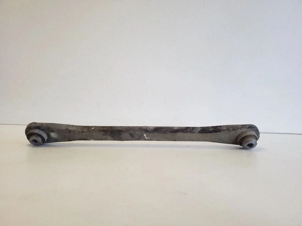 Rear control arm – front left
