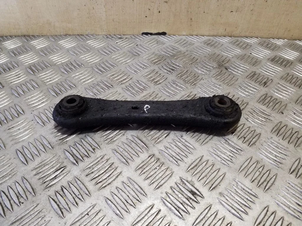 Rear control arm – right