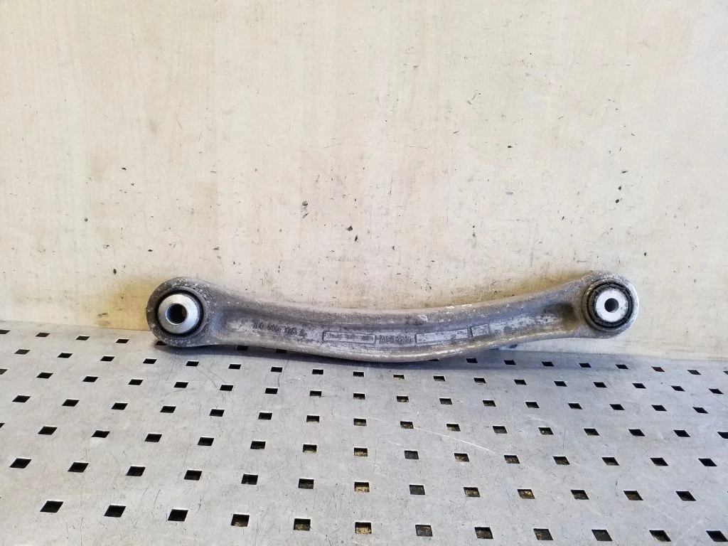 Rear control arm – right
