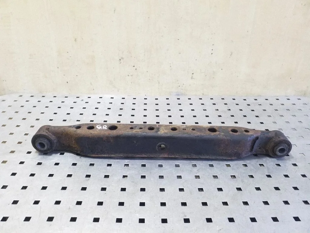 Rear control arm – right