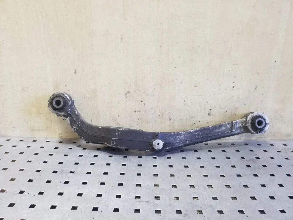 Rear control arm – right