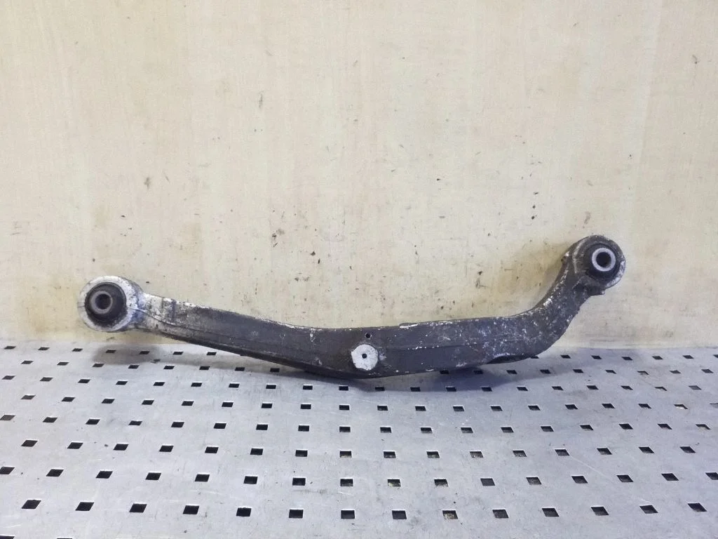 Rear control arm – left
