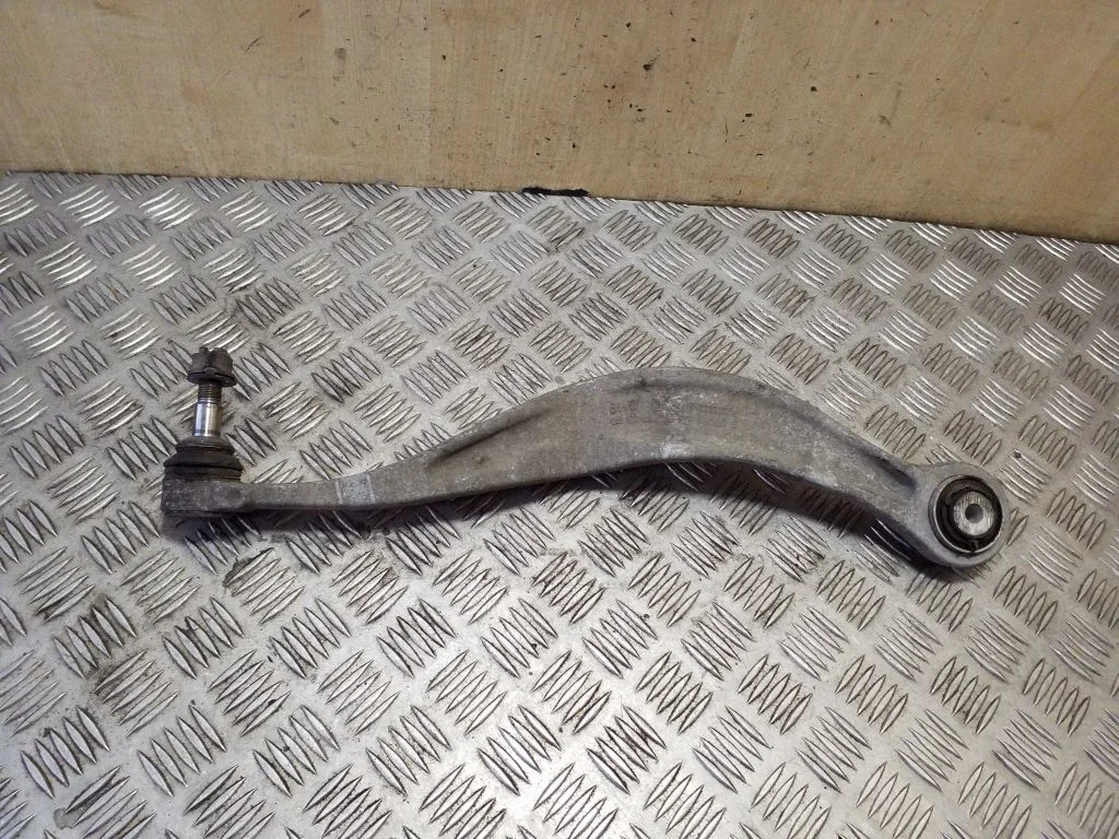 Rear control arm – left