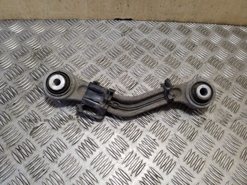 Rear control arm – left
