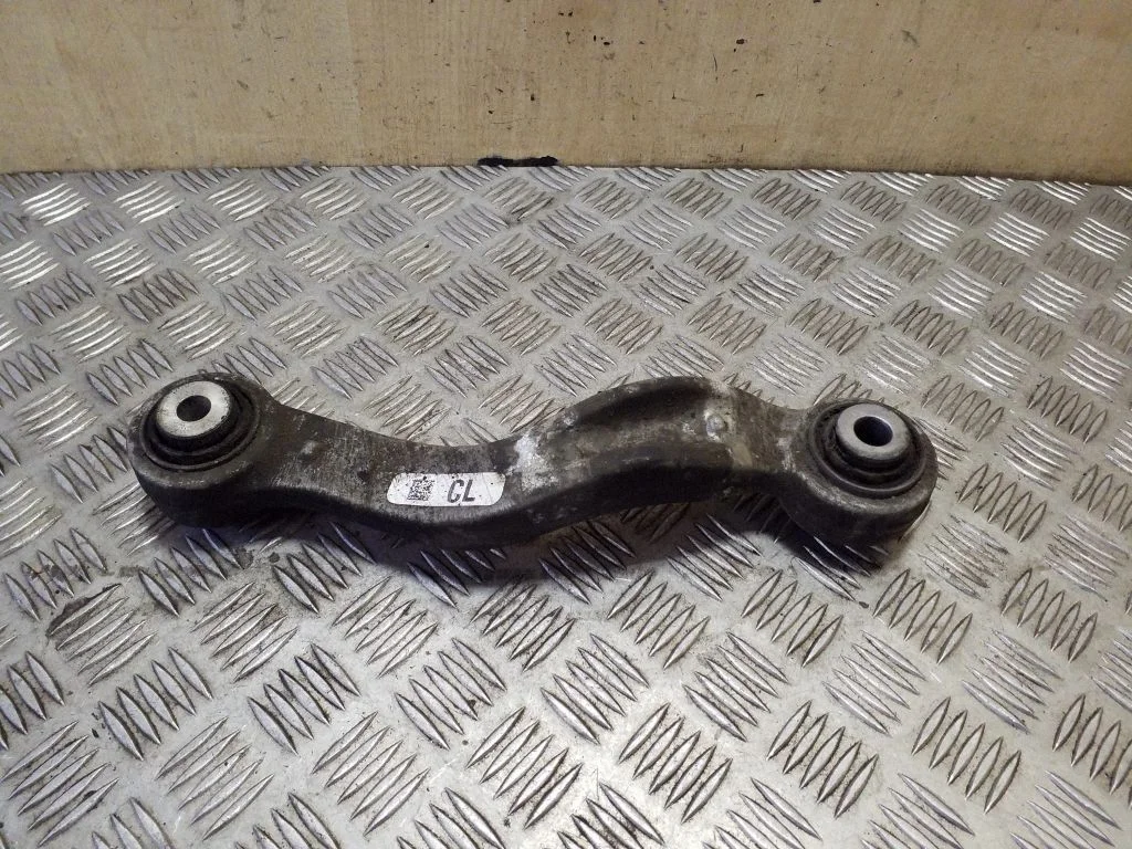 Rear control arm – left