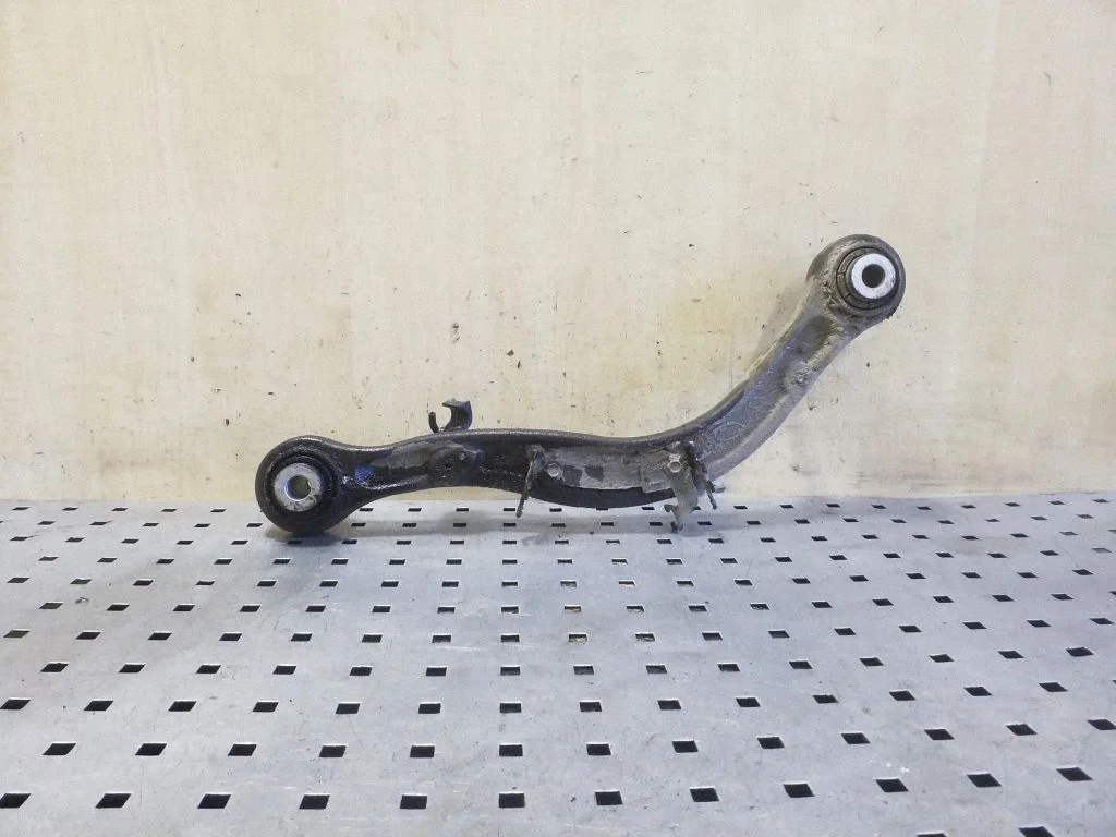 Rear control arm – left