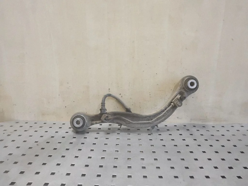 Rear control arm – right
