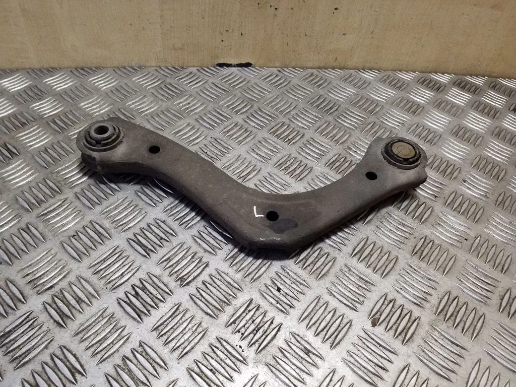 Rear control arm – left