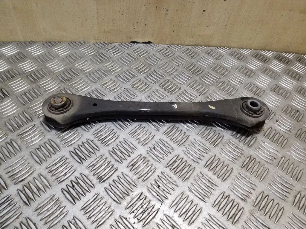 Rear control arm – right