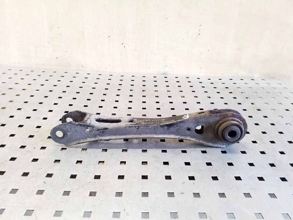 Rear control arm 33306786981