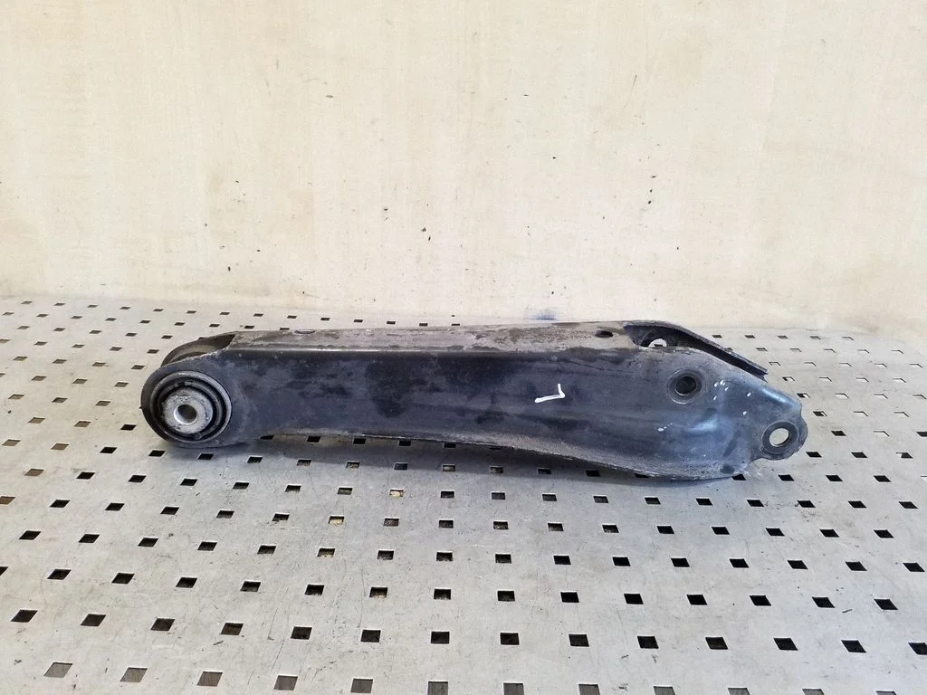 Rear control arm 33306795812