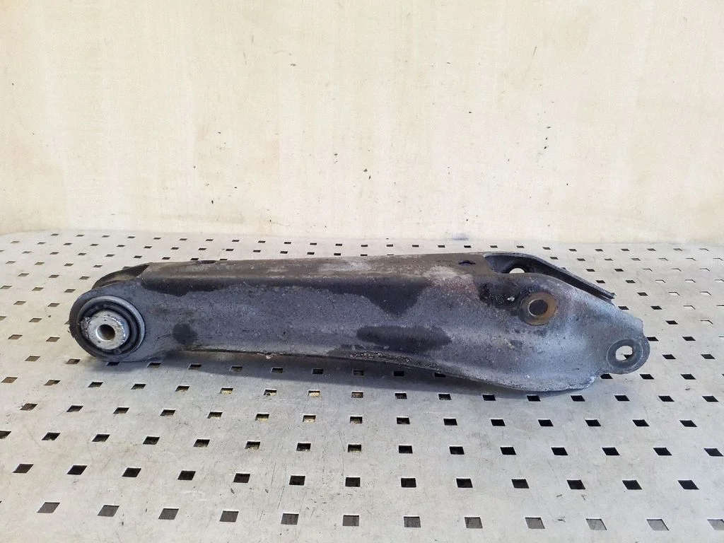 Rear control arm 33306795812