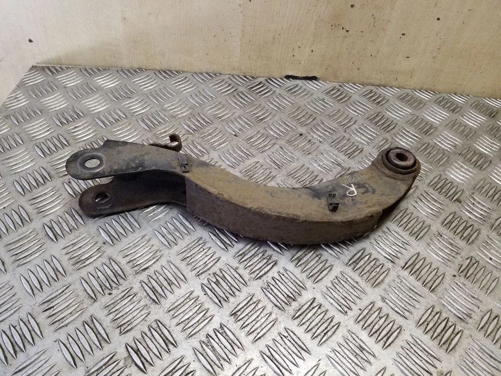 Rear control arm – right