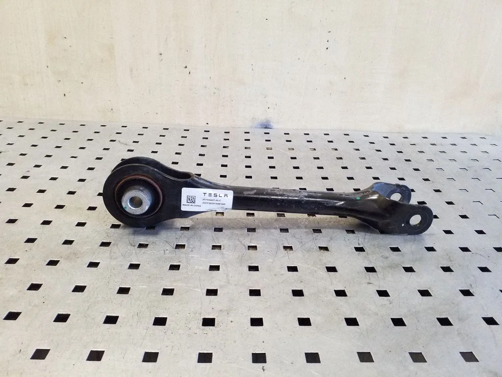 Wahacz tylny 104442700C – Tesla Model Y (2020-)