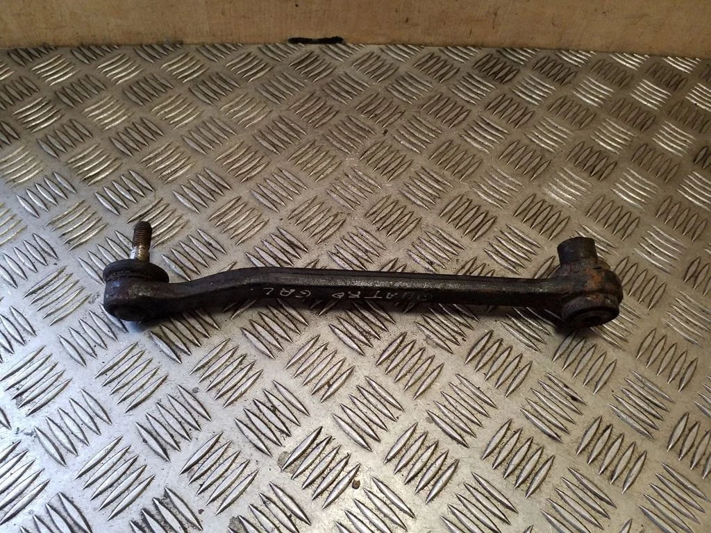 Rear control arm – right