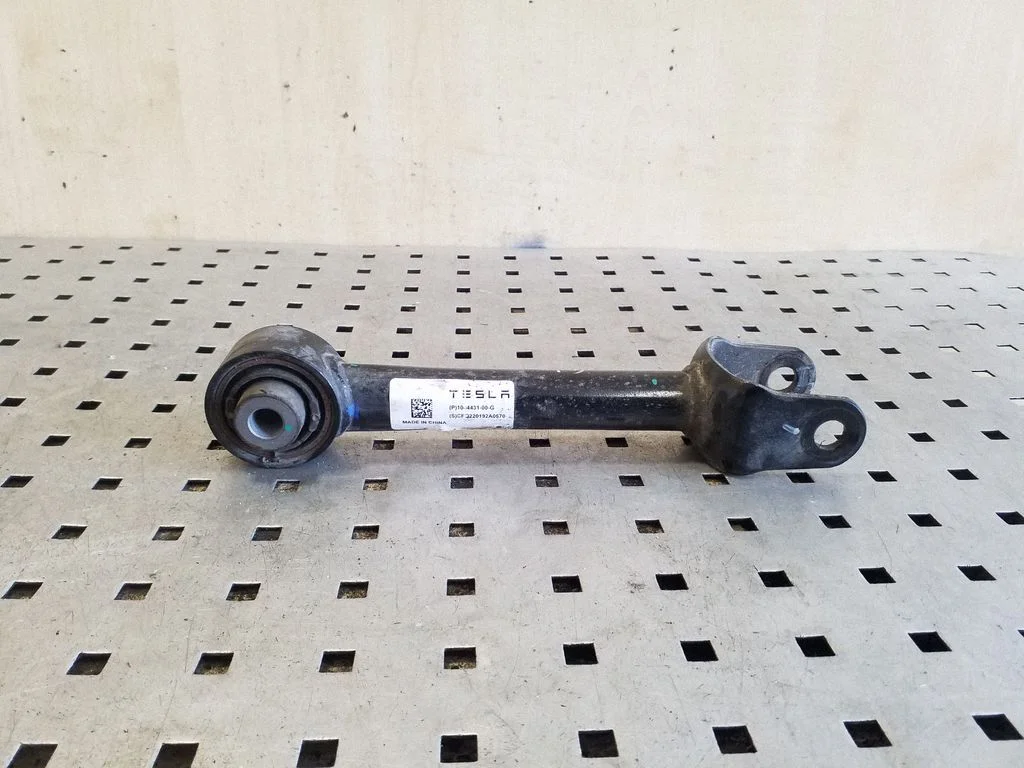 Wahacz tylny 104443100G – Tesla Model Y (2020-)