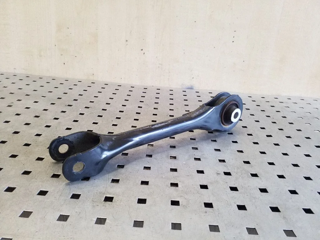Wahacz tylny 104442700C – Tesla Model Y (2020-)