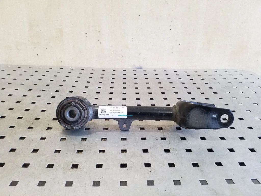 Wahacz tylny 118842300A – Tesla Model Y (2020-)