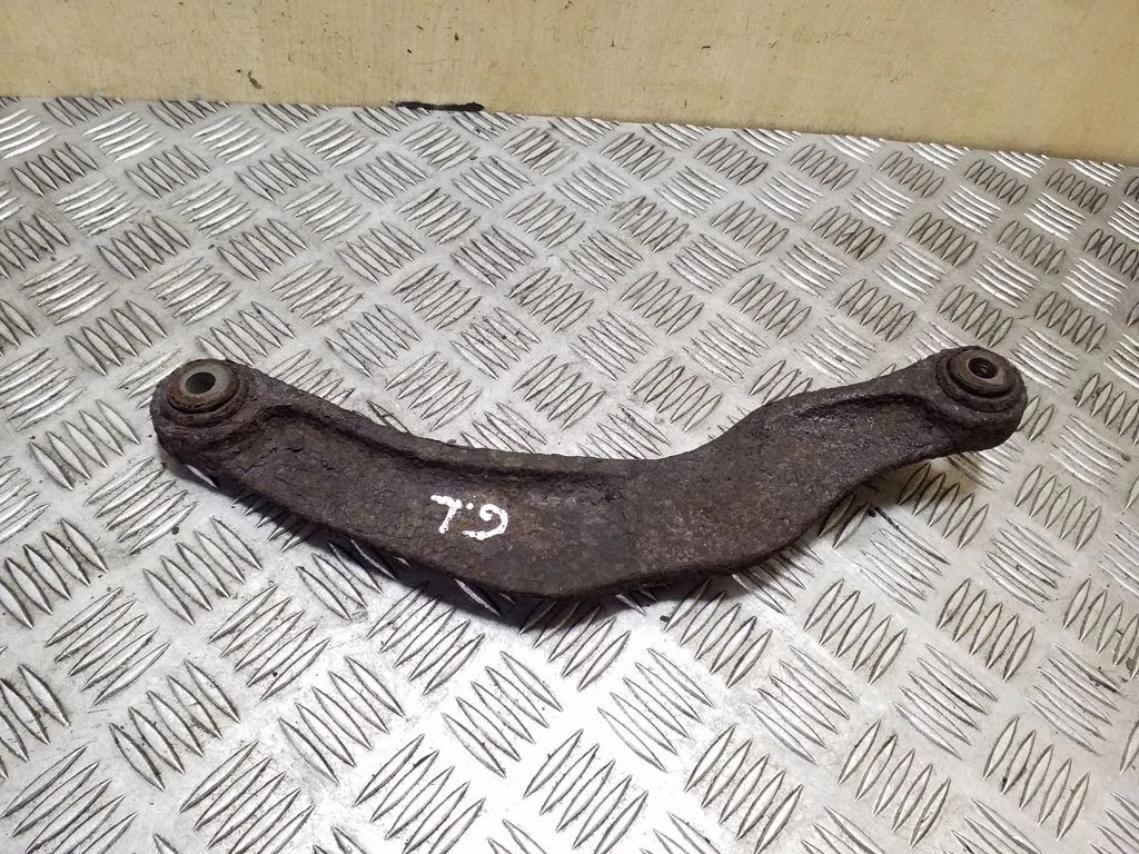 Rear control arm – left