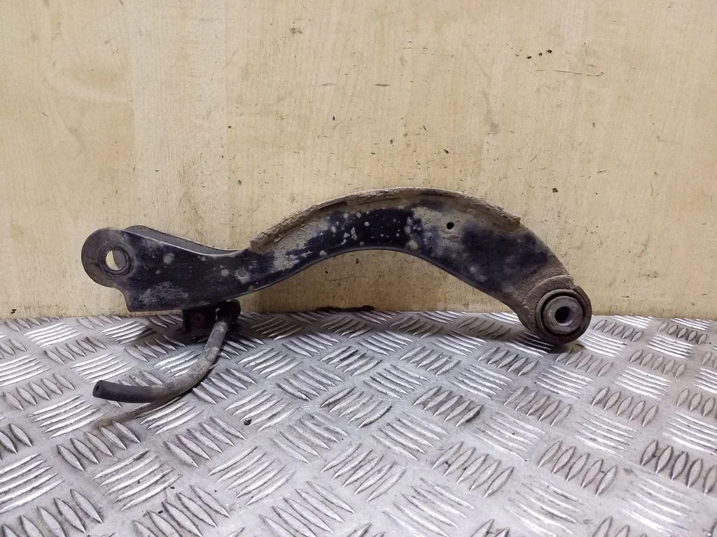 Rear control arm – right